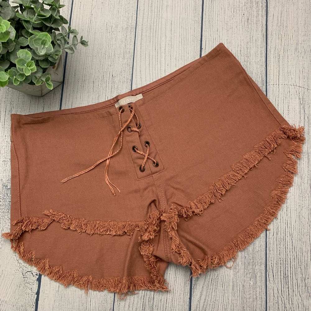 Indah Vibe Lace-Up Shorts Dusty Rose Mauve